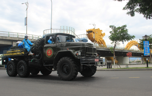 Đại đội số 7 phun khử khuẩn toàn bộ quận Sơn Trà, Đà Nẵng