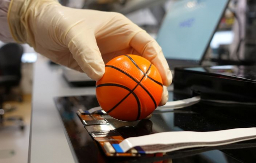 Lấy cảm hứng từ phim “Star Wars” tạo ra da nhân tạo có cảm giác