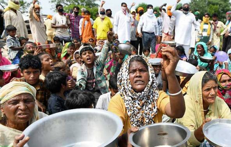 COVID-19 khiến người dân Ấn Độ đói càng thêm đói