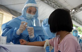 Cảnh báo của bác sĩ về hiện tượng test nhanh thì âm tính, nhưng cuối cùng lại mắc COVID-19