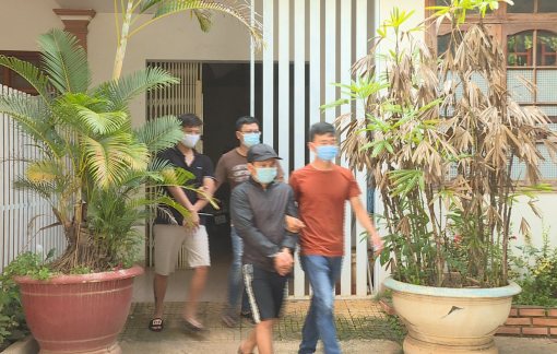 19 đối tượng nam, nữ vào nhà nghỉ đánh bạc bất chấp dịch bệnh