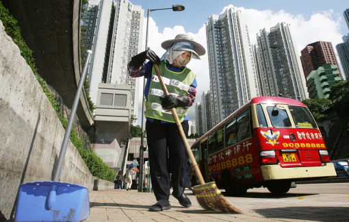 Nhân viên công cộng đối mặt nguy cơ lớn hơn trong đại dịch