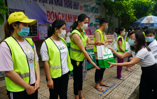 NutiFood trao tặng 3,5 triệu sản phẩm trị giá 30 tỷ đồng cho chương trình “Sức mạnh Việt chung tay đẩy lùi COVID-19"