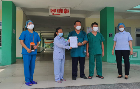 Bệnh nhân COVID-19 thứ 5 tại Bệnh viện Phổi Đà Nẵng được ra viện