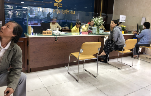 Chiều 11/8, giá vàng "rơi tự do", chỉ còn 55,5 triệu đồng/lượng