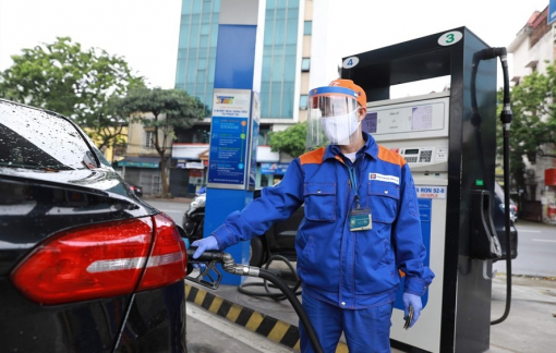 Giá xăng dầu giảm nhẹ từ 15 giờ ngày 12/8