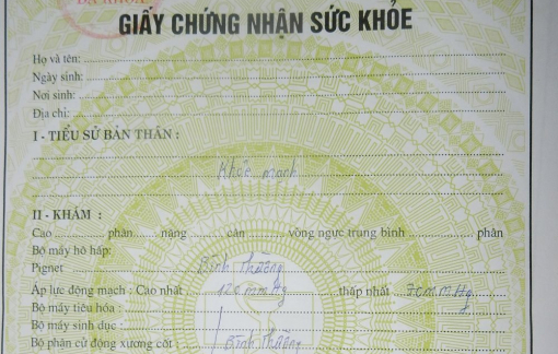 Nhân viên bệnh viện "xin" giấy khám sức khỏe cho con làm hồ sơ xin việc rồi đem đi bán