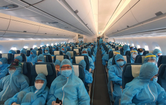 TPHCM đón 297 du khách đầu tiên bị mắc kẹt ở Đà Nẵng vì COVID-19