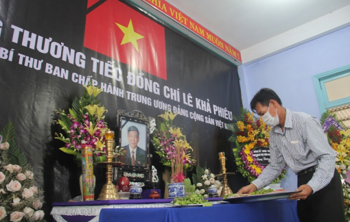 Người dân làng Rồng soạn mâm cỗ cúng tiễn biệt  nguyên Tổng bí thư Lê Khả Phiêu