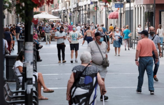 EU đạt thỏa thuận 300 triệu liều vắc-xin COVID-19, Tây Ban Nha ghi nhận số ca nhiễm tăng đột biến