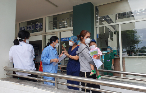 Mổ bắt con cho sản phụ mắc COVID-19 ngay tại bệnh viện dã chiến ở Đà Nẵng