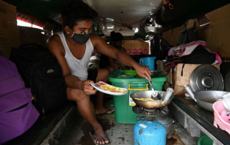 Philippines: Tài xế xe bus phải ra đường ăn xin vì COVID-19