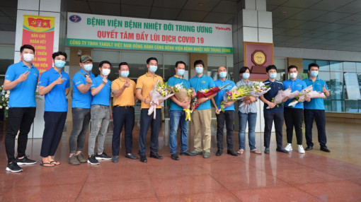 Phi hành đoàn đưa công dân từ Guinea Xích đạo về nước âm tính với SARS-CoV-2