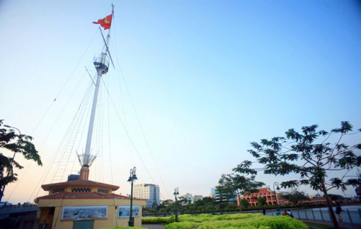 Tiến hành trùng tu Cột cờ Thủ Ngữ 155 tuổi ở TPHCM
