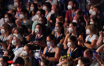 Đức gây tranh cãi khi tổ chức đêm nhạc thử nghiệm 1.500 người giữa đại dịch