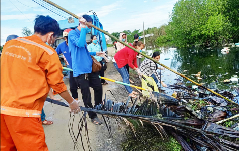 Góp ý dự thảo báo cáo chính trị Đại hội XI của Đảng bộ TPHCM - Mong Đảng bộ, chính quyền có nhiều công trình vì dân