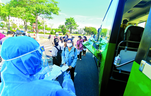 Bị kẹt ở Đà Nẵng, dân các tỉnh nóng ruột mong ngày về