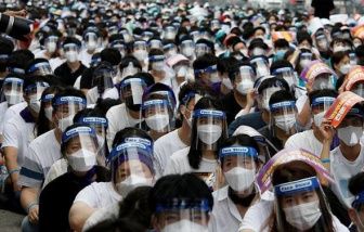 Hàng chục ngàn bác sĩ đình công bất chấp dịch COVID-19 bùng phát mạnh tại Hàn Quốc