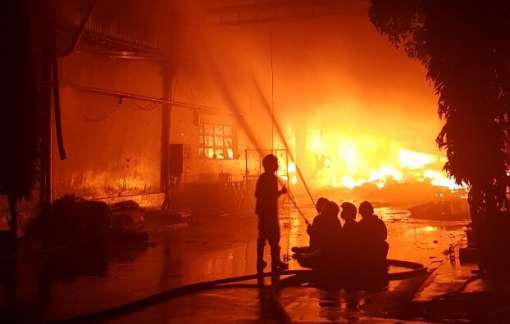 Clip: Cháy lớn tại Khu Công nghiệp Tân Tạo