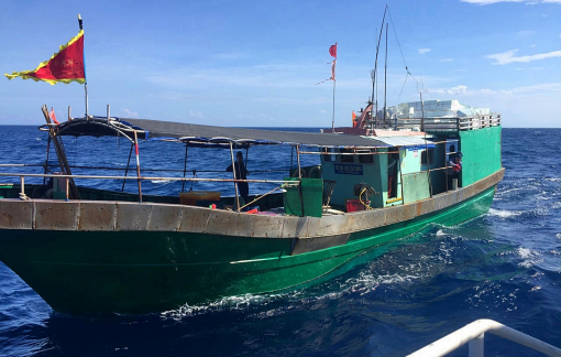 Đẩy đuổi tàu cá Trung Quốc ngang nhiên xâm phạm lãnh hải Việt Nam