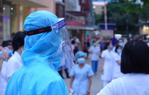 Vừa về nhà sau khi cách ly, nam thanh niên tại Hà Nội nhận kết quả xét nghiệm dương tính