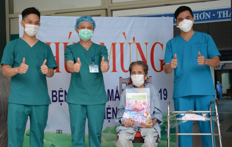Quảng Trị dỡ bỏ phong tỏa một số nơi, Đà Nẵng cho 2 bệnh nhân COVID-19 xuất viện