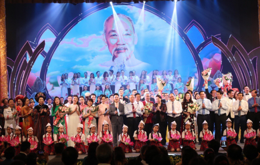 Chương trình nghệ thuật đặc biệt "Tổ quốc tôi chưa đẹp thế bao giờ"