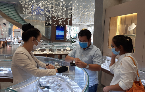 Giá vàng lại vượt 57 triệu đồng/lượng