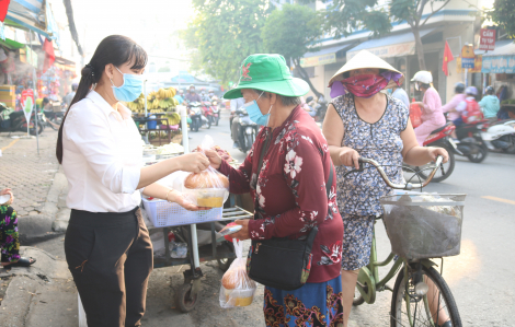 Trắng đêm cho bữa sáng ấm lòng người lạ