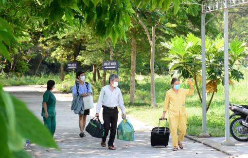 Nam sinh Đại học Bách khoa Đà Nẵng và 7 bệnh nhân khác được chữa khỏi COVID-19