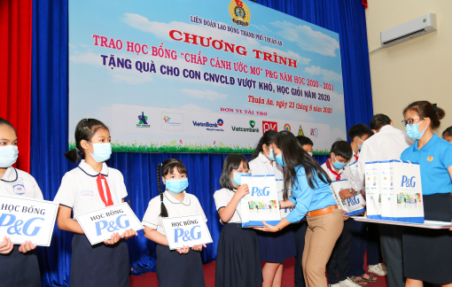 Công ty P&G Việt Nam trao học bổng kỷ niệm 25 năm
