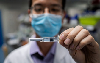 Công ty Trung Quốc cho 90% nhân viên và gia đình thử nghiệm vắc-xin COVID-19