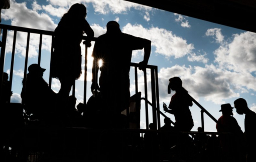 Hơn 100 sinh viên không khẩu trang dự tiệc gây nhiều ca nhiễm mới COVID-19