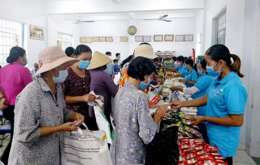 200 người dân cùng đi chợ 0 đồng