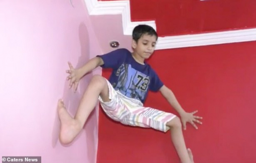 Cậu bé 7 tuổi trèo tường như Người Nhện