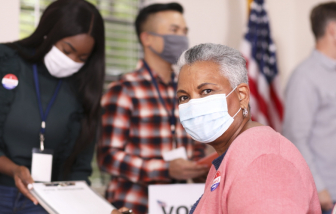 Facebook tuyển dụng nhân viên cho các điểm bỏ phiếu bầu tổng thống Mỹ