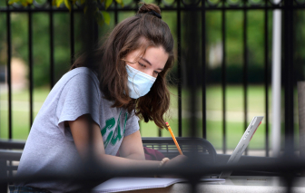 Sinh viên Michigan được yêu cầu cách ly do số ca nhiễm COVID-19 “tăng theo cấp số nhân”