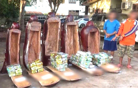 Gần 100kg ma túy ngụy trang trong 5 pho tượng gỗ