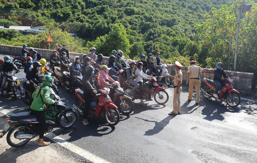 Cách ly 14 ngày với hơn 400 học sinh Lào trở lại Huế