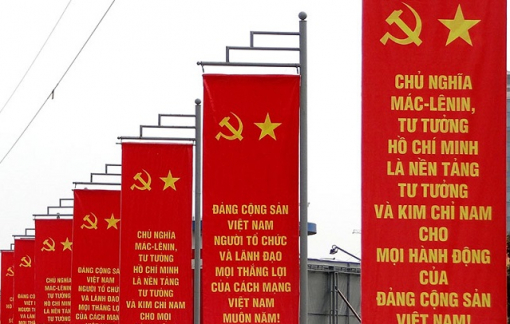 TPHCM: Không xã hội hoá trụ, bảng cổ động chính trị kết hợp quảng cáo thương mại