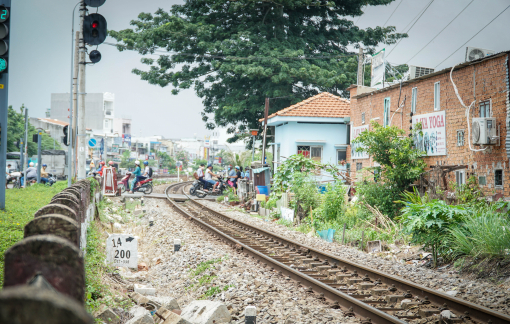 Xử lý dứt điểm tình trạng mở lối đi trái phép ngang đường sắt tại TPHCM