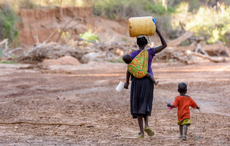 Đại dịch COVID-19 kéo toàn thế giới thụt lùi 20 năm