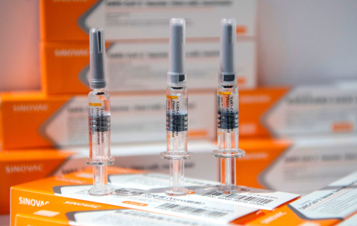 Các quốc gia giàu có thâu tóm hơn 50% nguồn cung cấp vắc-xin COVID-19