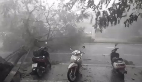 Video: Gió giật cấp 10 tại Thừa Thiên - Huế