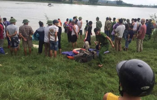 Lao xuống sông cứu người, tài xế xe tải bị nước cuốn trôi