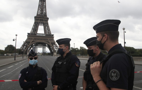Tháp Eiffel bị dọa đánh bom, Paris sơ tán khẩn cấp