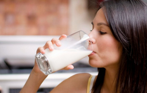 5 lợi ích của việc uống 1 ly sữa ấm trước khi ngủ