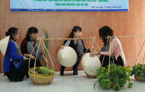 Thân thương chiếc áo bà ba
