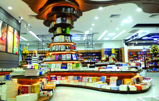 Người đàn bà đắm say cùng sách