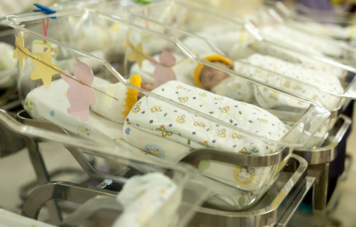 Singapore tặng tiền để khuyến khích sinh con